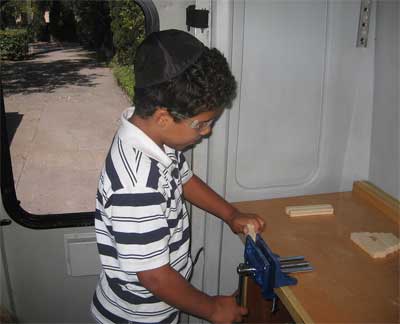 374TWBoyClampingWood