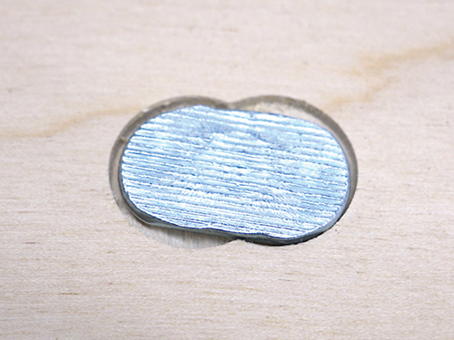 Overlapping recesses provide space for T-bolts