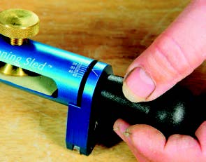 A series of tiny detents set the exact honing angle. Tightening the side handle locks the setting in place.