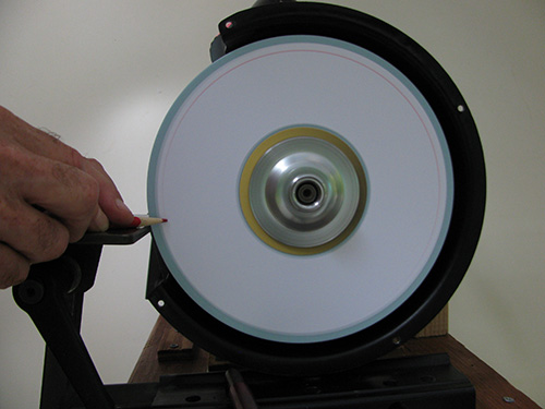 Marking apex spot on grinding wheel