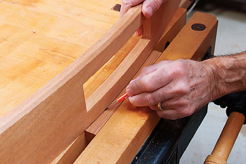 Marking curve of table front to transfer onto drawerfront blank