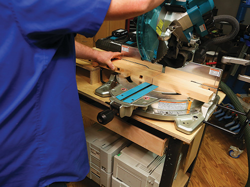 Cutting kennel rails to final length with miter saw