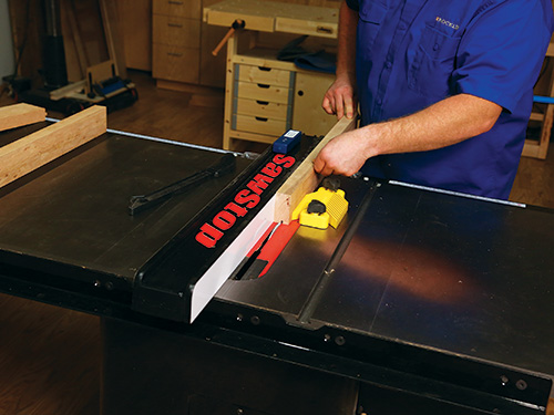 Cutting groove in dog kennel rail