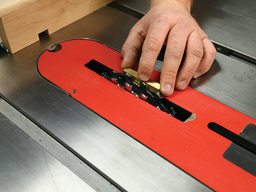 Adjusting dado stack height with setup bar