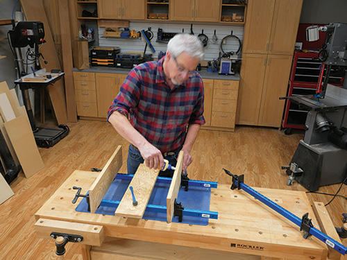 Applying glue to tabletop panels