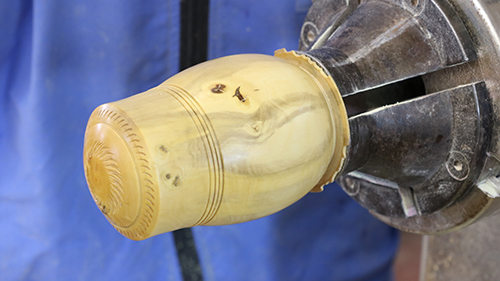 Wood grain patterns matching on box turning parts