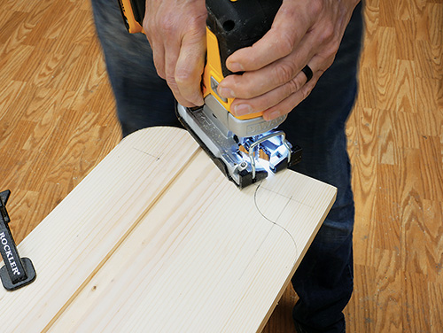 Cutting design into the base of DIY wall shelf