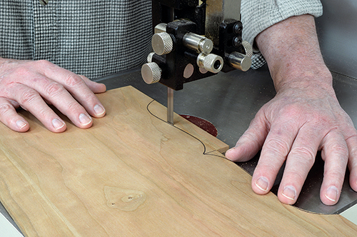 Cut out the profile of the tall dividers on the band saw as here, or with a jigsaw or scroll saw.
