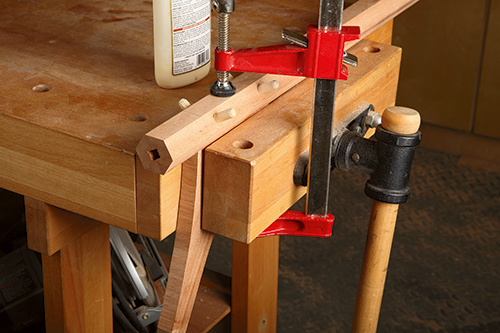 Clamping floor lamp body to workbench