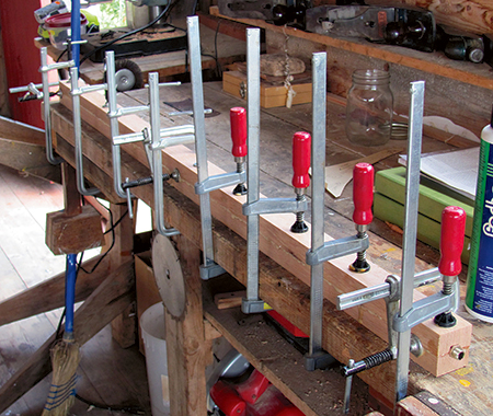 Gluing together lamp body