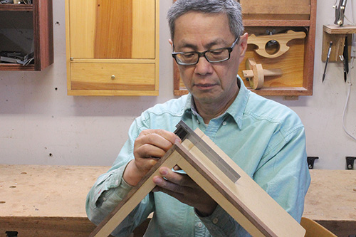 Checking squareness of frame joint on tray frame