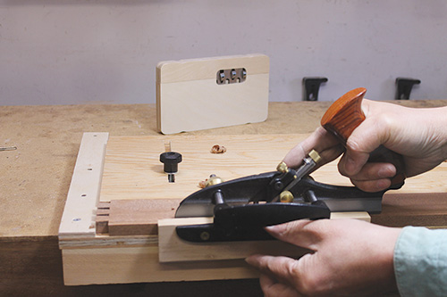 Cutting groove for tray base using a plow plane