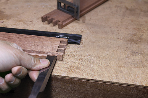 Chopping out groove for serving tray base with chisel