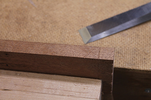 Priming crosscut saw cut with a chisel line