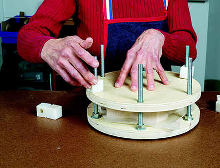 A press with a round shape and smaller size, along with a staggered sequence of tightening, provided even pressure on the petal-shaped lobes.