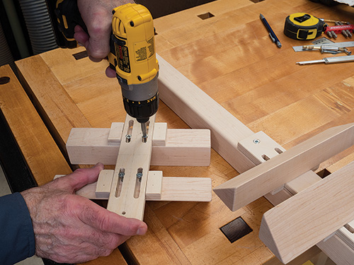 Screwing together bike tire brace assembly