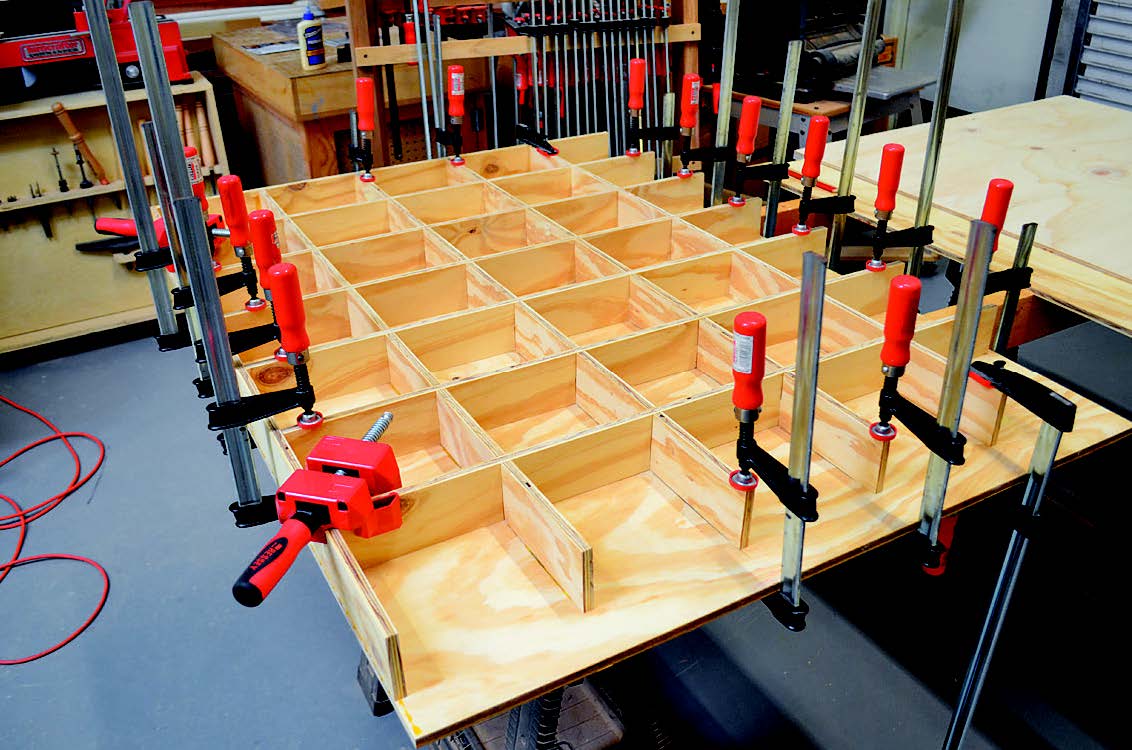 Torsion box with crossing half lap joinery