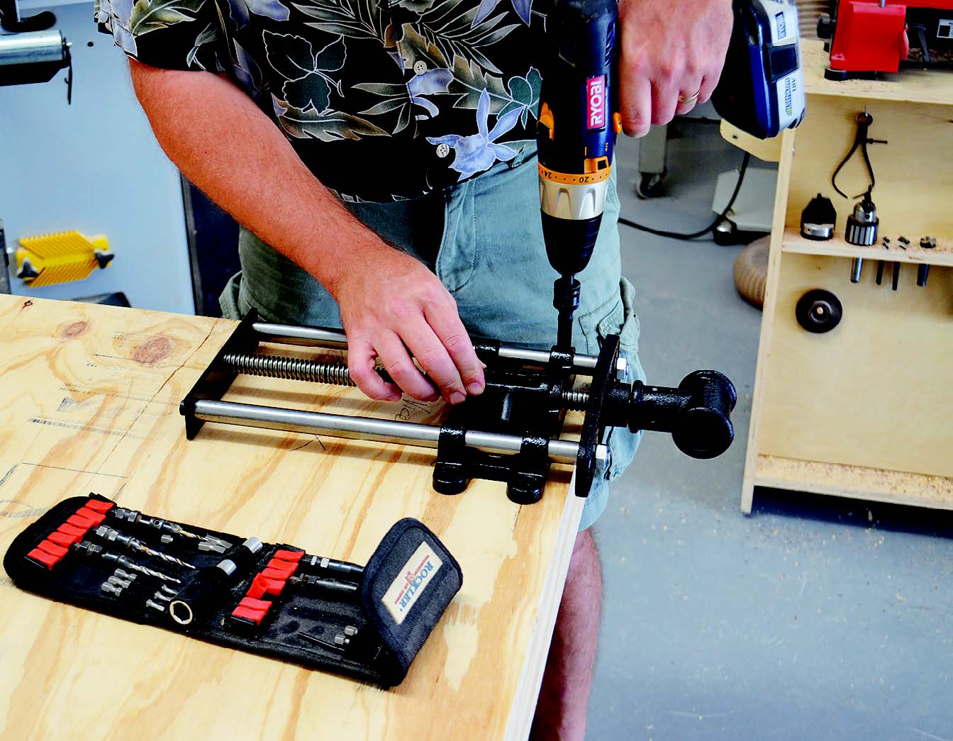 Installing vise to corner of folding workbench