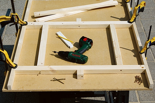 Test assembly for gazebo side panel