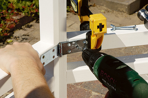 Attaching and Assembling portable gazebo walls with hinges