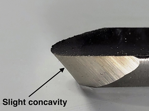 Turning gouge sharpened with a concave blade