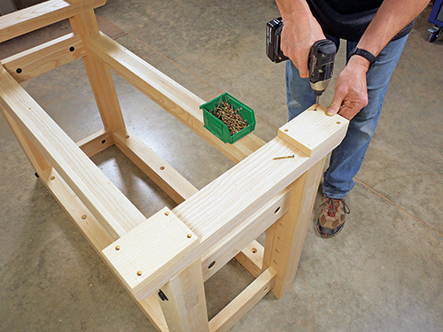 Fastening feet to the bottom of workbench