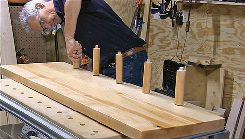 Screwing bench spindles into seat