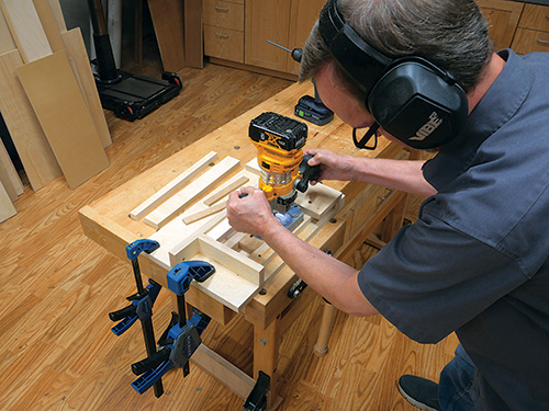 Using router to cut center slat in spurtle head