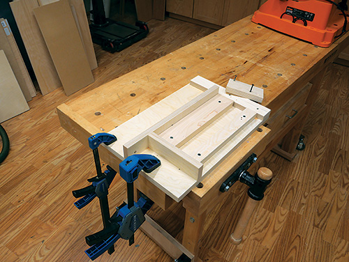 Jig for cutting spurtle slots