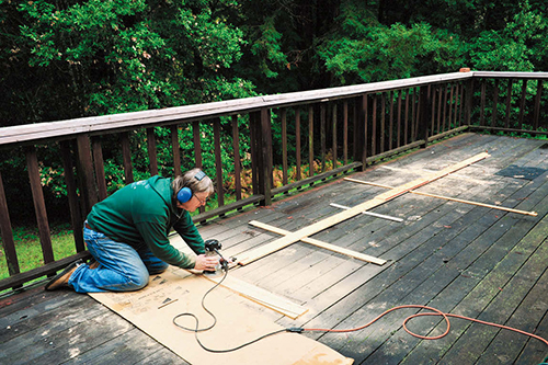 The author cuts out the MDF template used to make the coffee table's long curved frame members using a router attached to a giant circle jig. It's made from long strips of construction plywood scabbed together