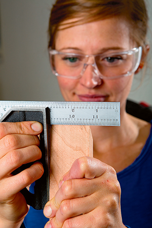 Measuring width of laptop desk feet