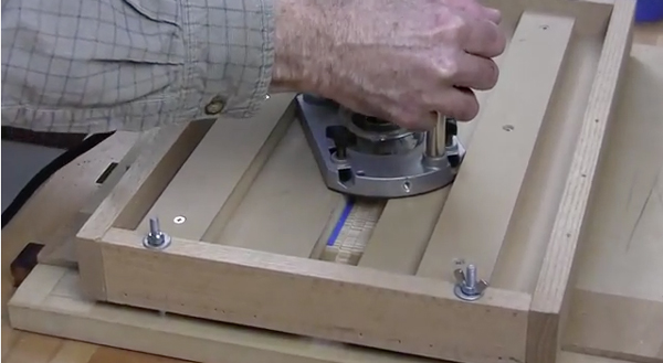 Routing small parts with a lattice cutting jig