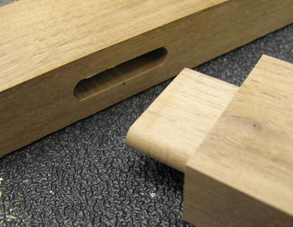 Leigh4 The Super FMT Jig, when properly adjusted, creates repeatable and accurate mortise and tenon joints.