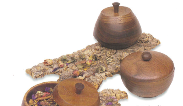 Small boxes with lids of various shapes