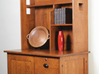 Classic design two-piece hutch
