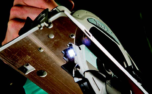 Makita’s bright LED light makes cut lines easier to see in dim conditions.