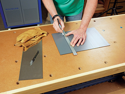 Cutting panels of mirror glass