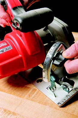 A black-on-silver tilt scale sets to single-degree increments.