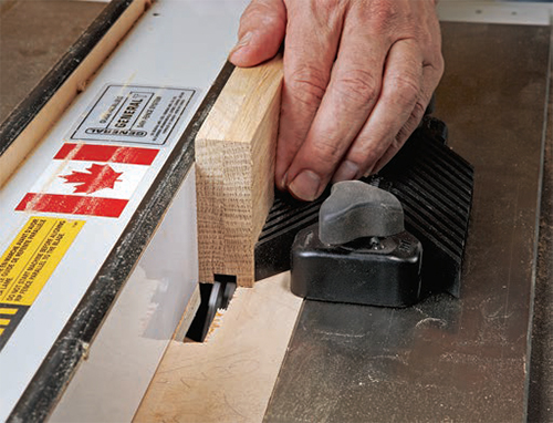 Cutting groove for slat installation