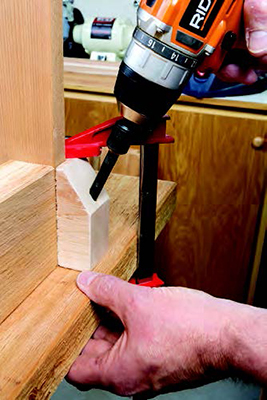 Countersink attachment for securing coffee table benchtop