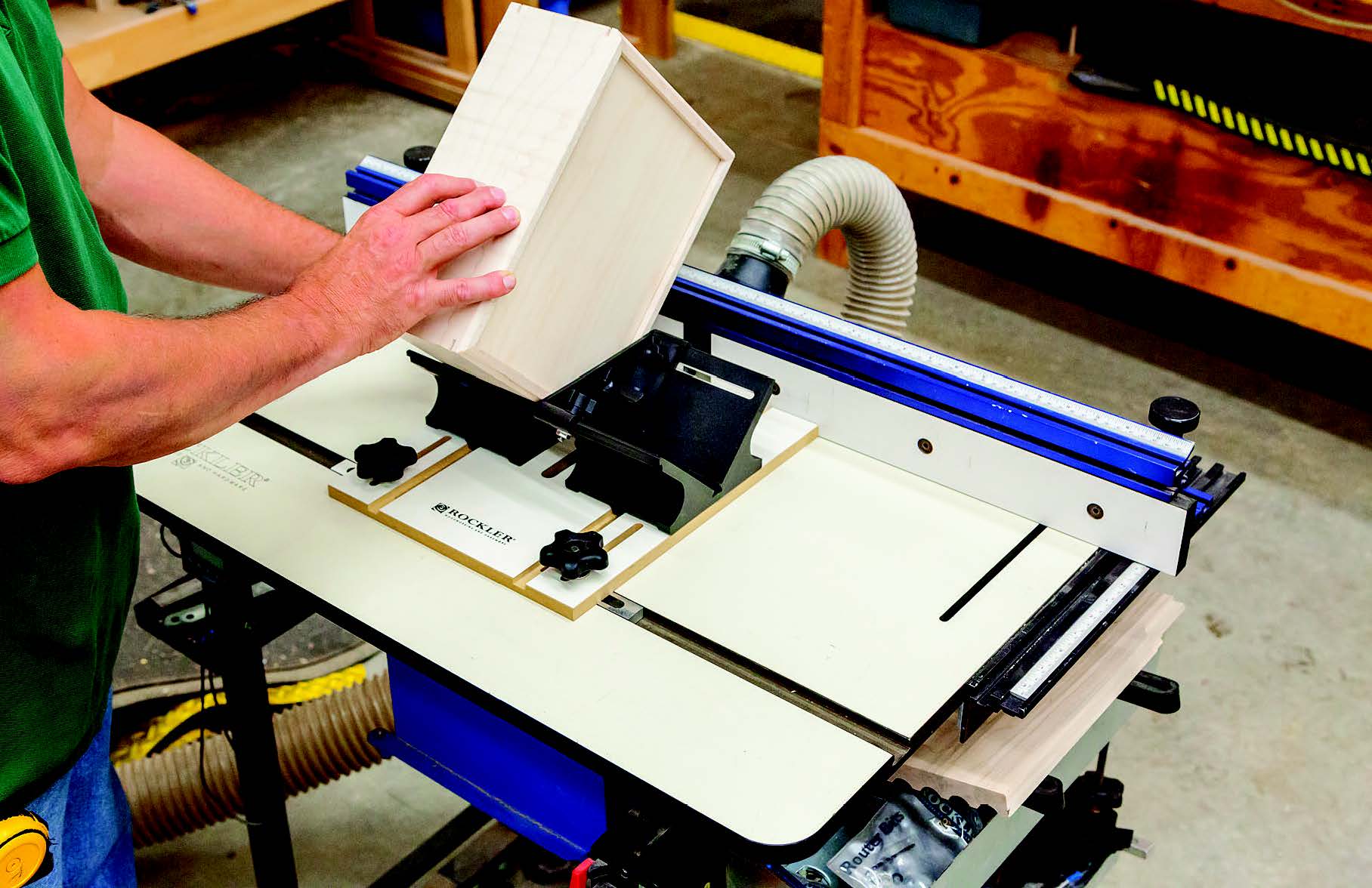 Using jig to guide spline router cuts for jewelry box