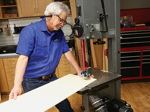 Cutting curve in panel with a band saw