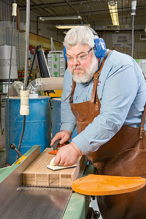 Separating leg blanks from eachother