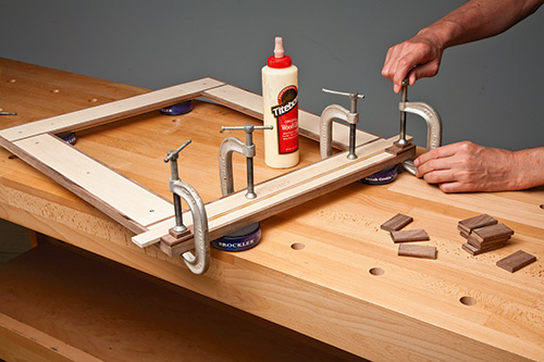 Clamping mosaic tile picture frame corners for glue-up