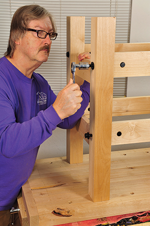 Tightening side bolts for workbench stretcher joint