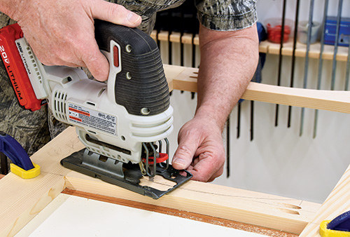 Cutting decorative curves with jigsaw