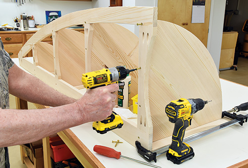 Fastening shelving to plant stand base