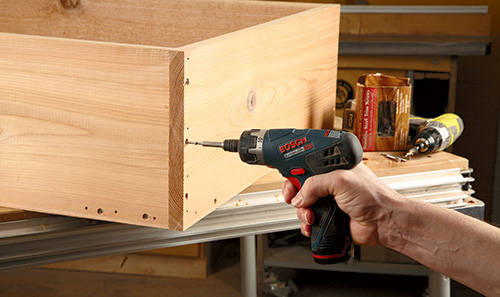 Screwing together patio planter bed