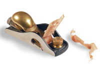 Plane with a shaving to determine the setting of the blade