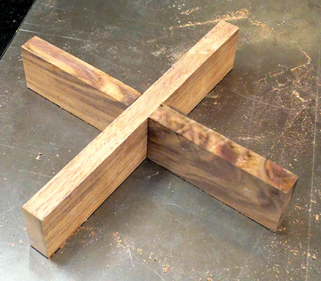 Assembled joint for plant stand base